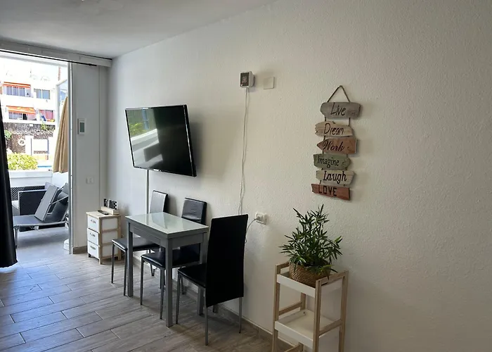 Sunny With Terrace Coastal Area South アパート