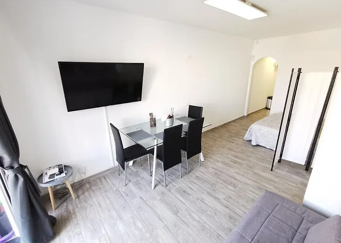 Appartement Sunny With Terrace Coastal Area South *